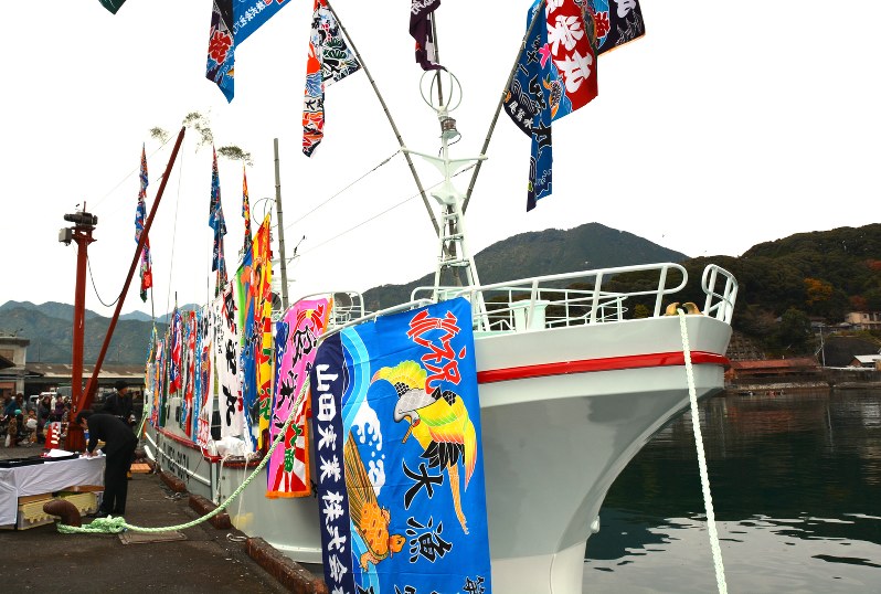 新マグロ漁船 お披露目 尾鷲 三重 毎日新聞