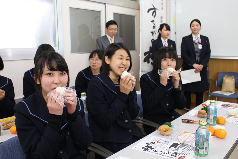 新ブランド米 するがの極 沼津西高生が舌鼓 パッケージをデザイン 字 やさしく 静岡 毎日新聞