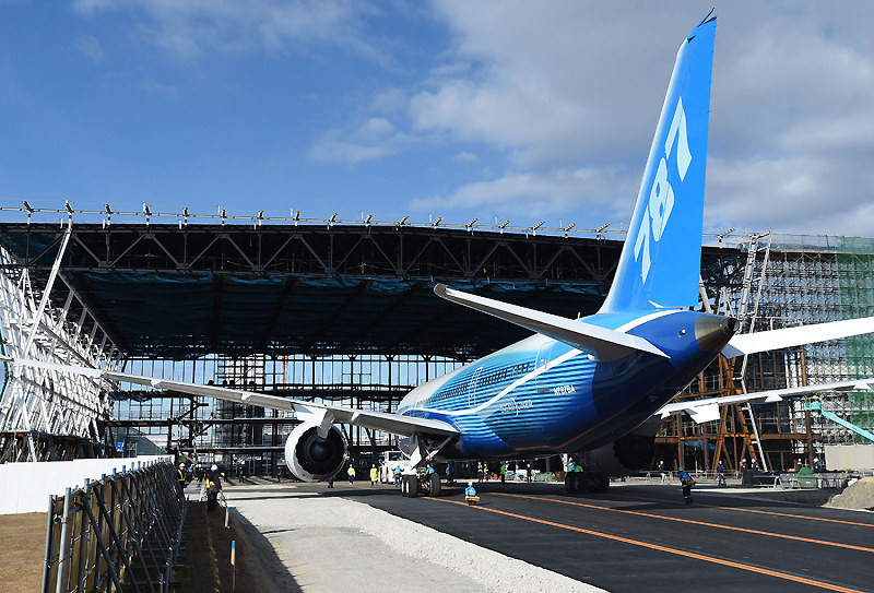 B787：旅客機、初の一般道横断 中部空港から展示施設 [写真特集11