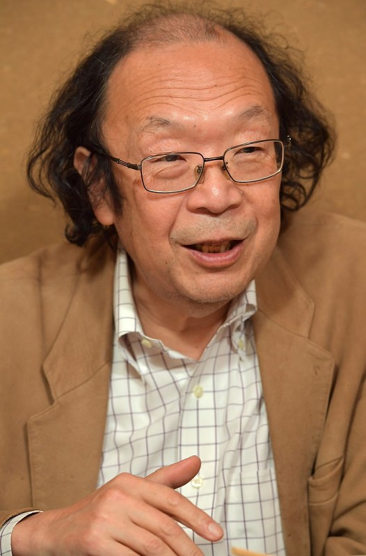 「政治の言葉は上っ面になっている」と指摘する金田一秀穂さん=東京都武蔵野市で、西本勝撮影