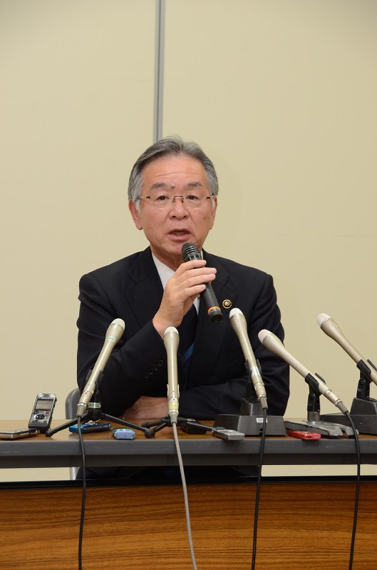 あわら市長 橋本氏が辞職 会見で 不適切な行為 と陳謝 毎日新聞