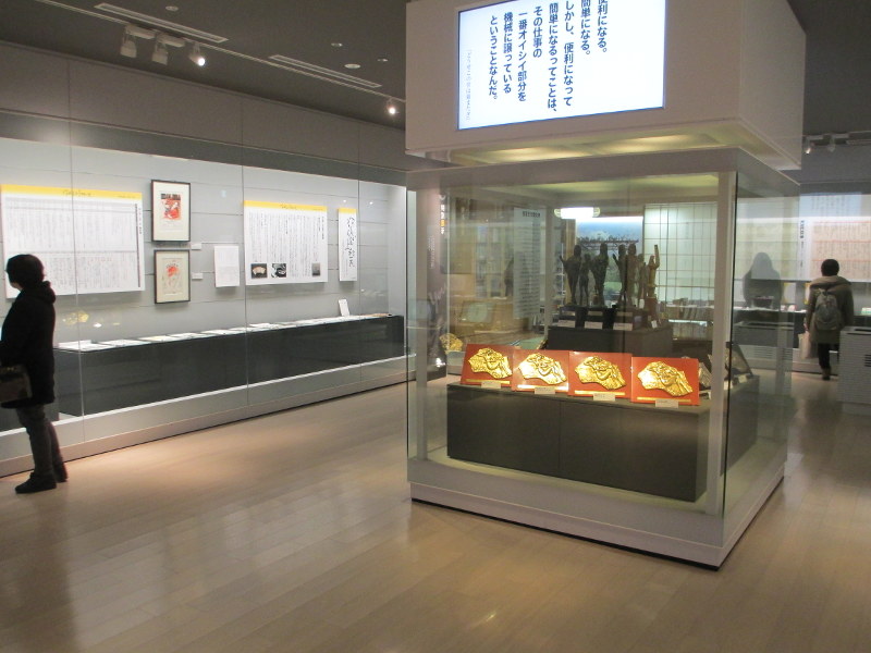 明治大阿久悠記念館の一部で開かれている特別展=千代田区神田駿河台の同記念館で