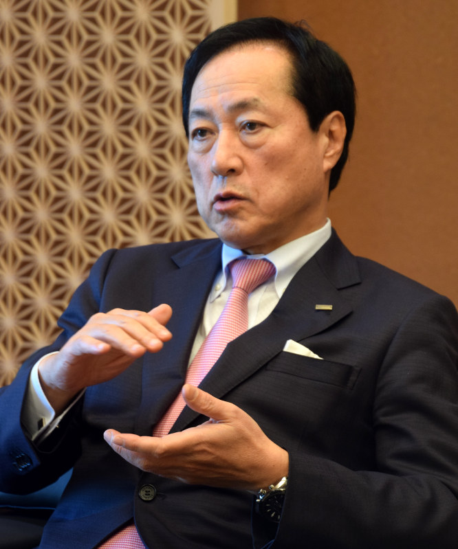 インタビューに応じるみずほフィナンシャルグループの佐藤康博社長=東京都千代田区で