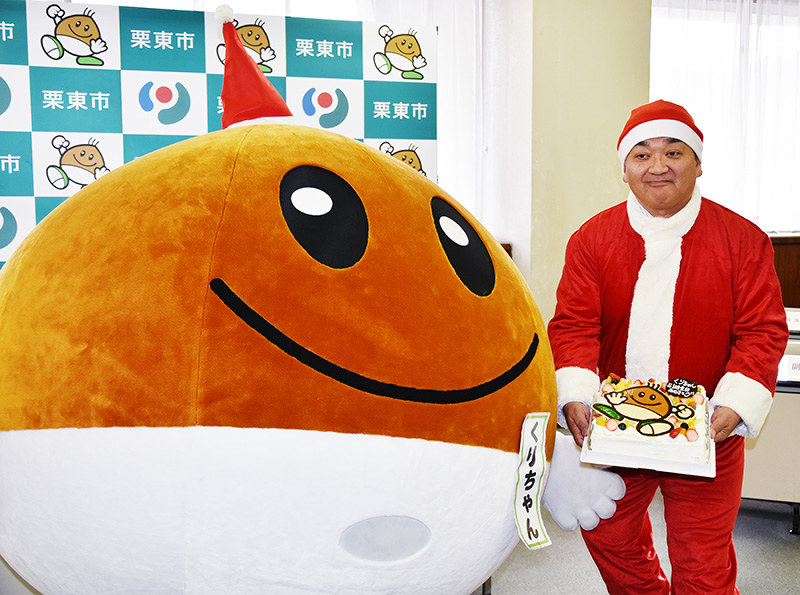 栗東市マスコットキャラ くりちゃん誕生日 市長祝う 滋賀 毎日新聞