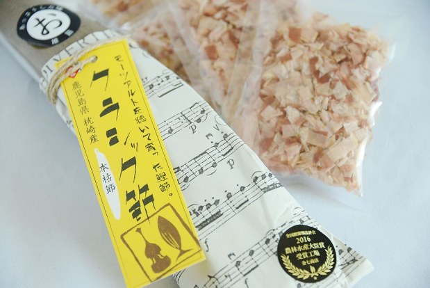 金七商店の「クラシック節」=小高朋子撮影