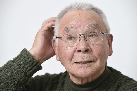 インタビューに答える川辺久造＝渡部直樹撮影