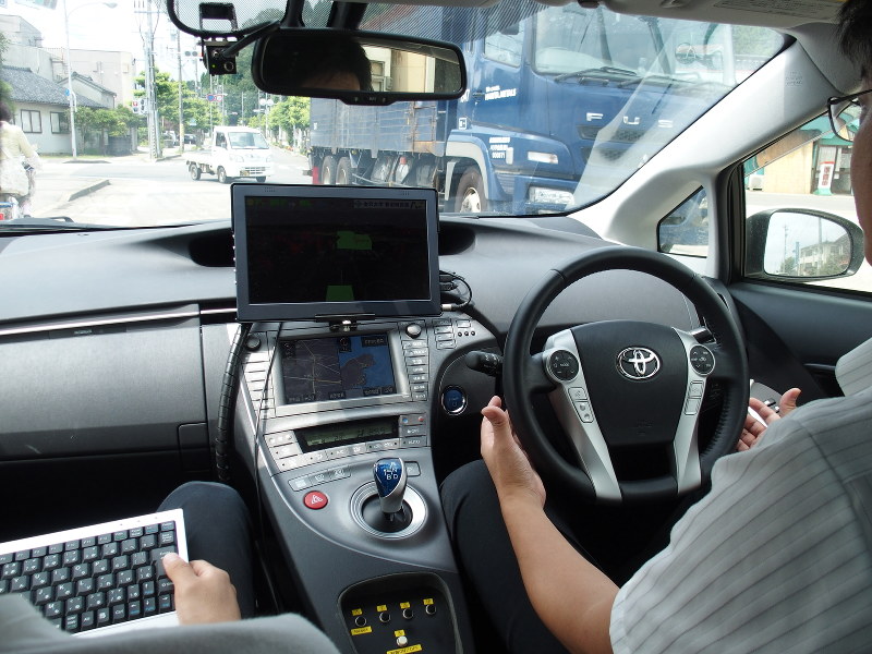 金沢大による自動運転の実証実験=石川県珠洲市で2016年7月、吉永康朗撮影