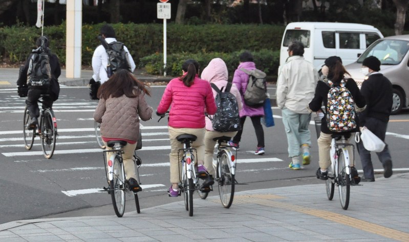 県自転車条例:完全施行3カ月 ヘルメット着用、大人中心に浸透進まず