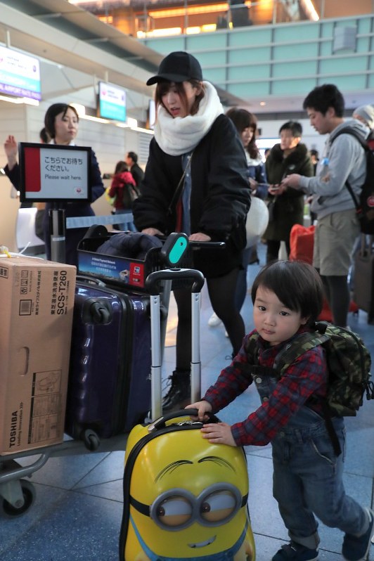 年末年始 早く飛びたいな 羽田空港 出国ラッシュ 毎日新聞