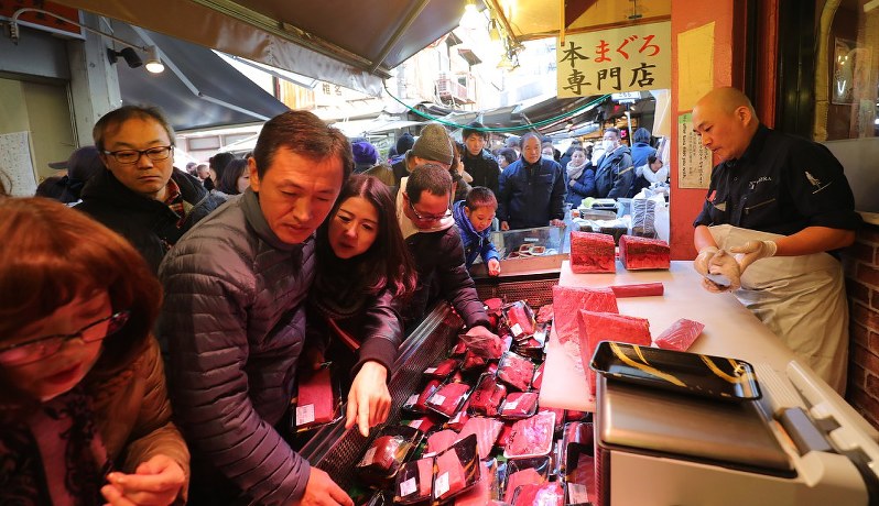 東京 築地場外市場 年の瀬 変わらぬにぎわい 毎日新聞