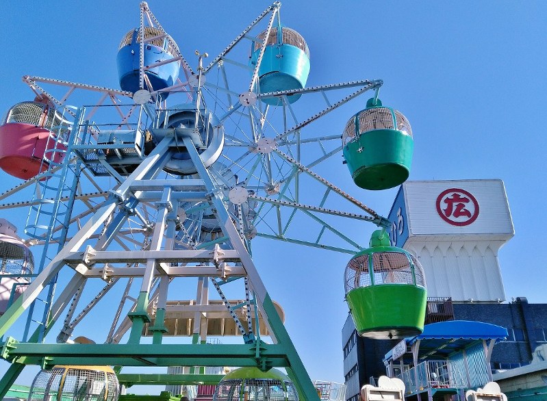 丸広百貨店川越店の屋上遊園地=筆者撮影