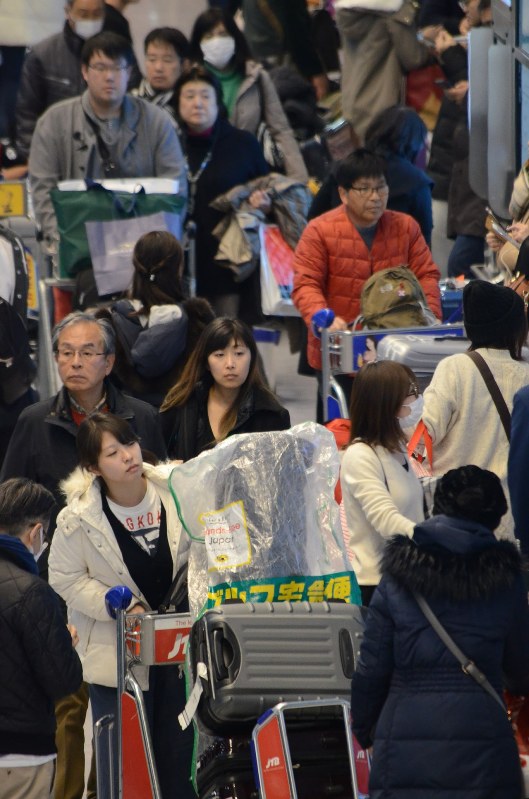 年末年始 ｕターンラッシュがピーク 新幹線など混雑 毎日新聞