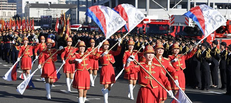 消防庁　カラーガード 出初め式：東京消防庁訓練 ２８００人参加し訓練披露 [写真特集13/25] | 毎日新聞