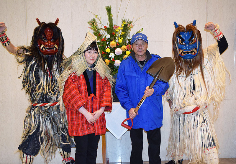 大阪府大東市のポップタウン住道オペラパークで行われる「かまくら&なまはげ祭り」をPRするキャラバン隊=大阪市北区の毎日新聞大阪本社で、森井ひとみ撮影