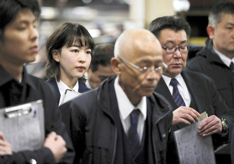 有名人 勇気と元気伝えたい チラシ配りの女王 岡山 毎日新聞