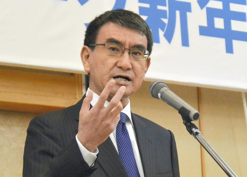 地元の新年会で外交について語る河野太郎外相=神奈川県茅ケ崎市で2018年1月8日、加藤明子撮影