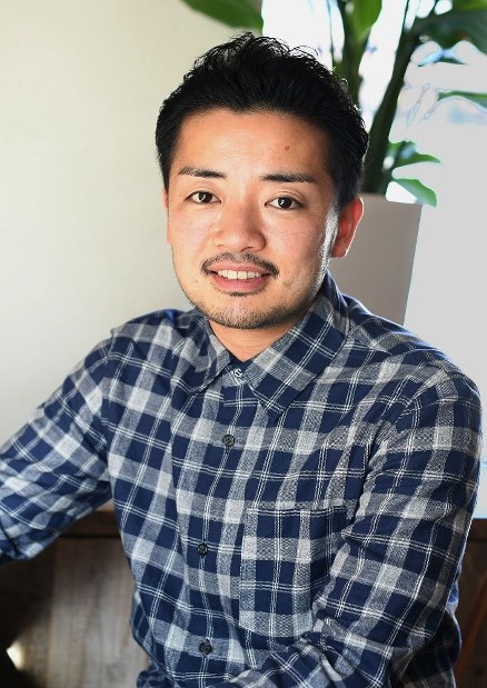 自らが主宰する「カラフルステーション」で思いを語る杉山文野さん＝藤井太郎撮影