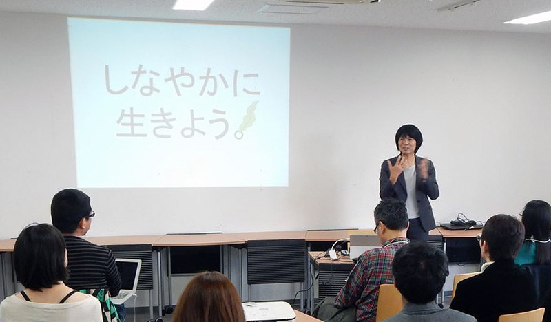 テレワークの普及を目指し、全国各地で講演する田澤由利さん=ワイズスタッフ提供