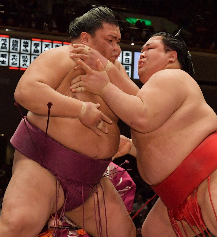 大相撲初場所：3日目 白鵬に土、北勝富士金星 稀勢は2敗目