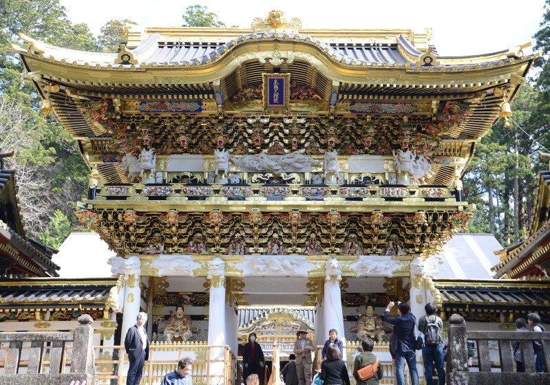 「平成の大修理」を終えて装い新たになった国宝・陽明門=昨年4月23日撮影