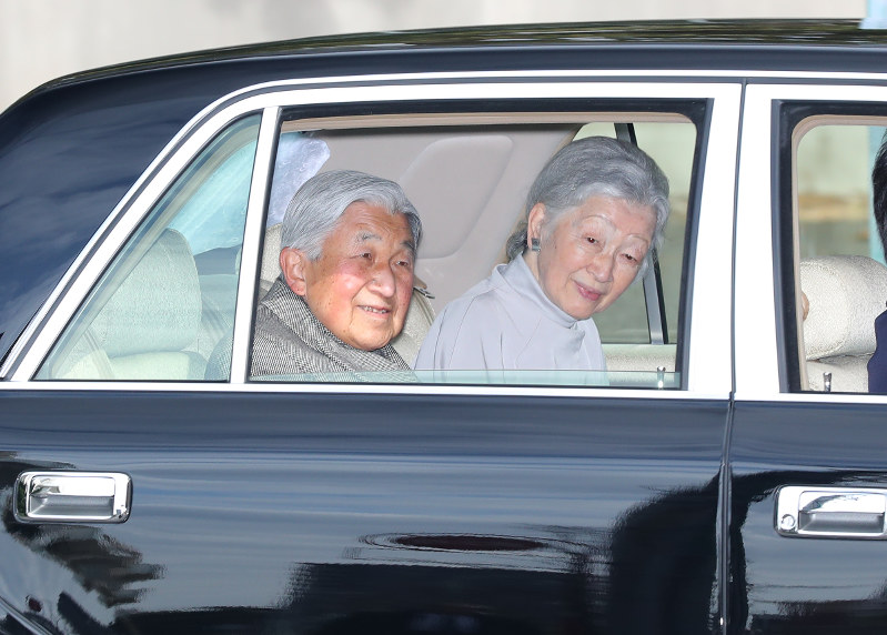皇室：退位後の仮住まい、両陛下が視察 | 毎日新聞