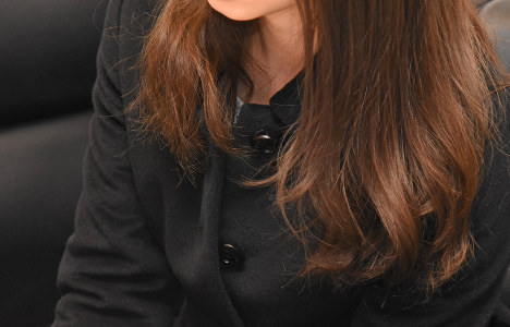 約８カ月かかって出演動画をネット上から削除したものの「まだ悔しい」と語る女性＝２０１８年１月１４日、加藤隆寛撮影