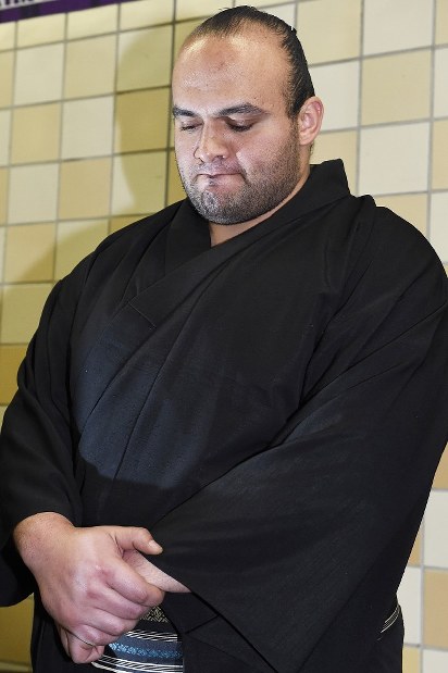 大砂嵐事故：本人は否定 運転は妊娠中の妻と主張 | 毎日新聞