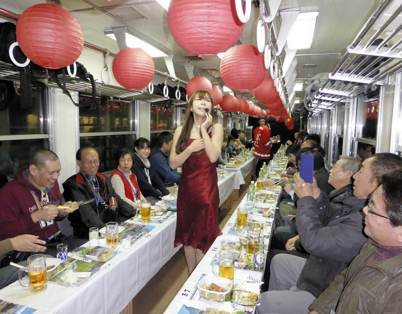 盛り上がる昨年の「おでん列車」=北条鉄道提供