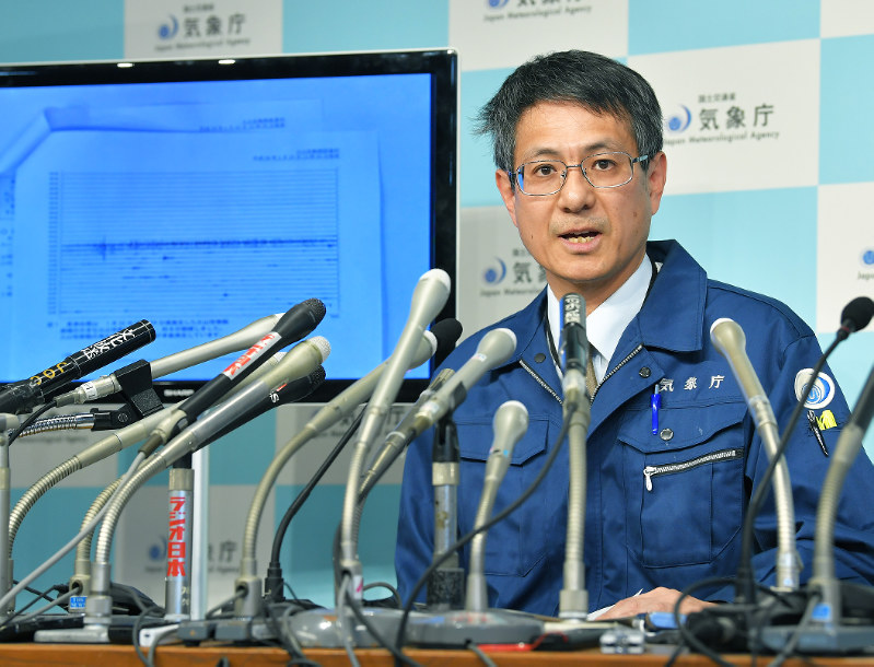 草津白根山の噴火について、記者会見する気象庁地震火山部の斎藤誠火山課長=東京都千代田区の同庁で2018年1月23日午後1時8分、手塚耕一郎撮影