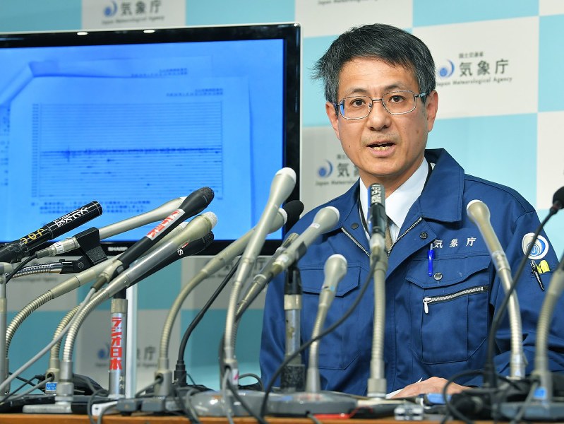 草津白根山の噴火について、記者会見する気象庁地震火山部の斎藤誠火山課長=東京都千代田区の同庁で2018年1月23日午後1時8分、手塚耕一郎撮影