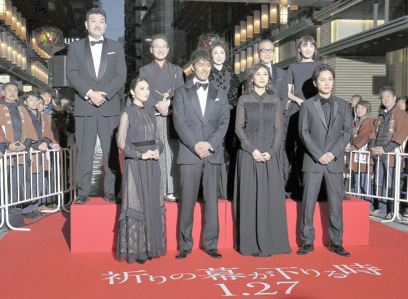 映画 あす公開 祈りの幕が下りる時 過去と現在つなぐ橋 事件のカギは自分自身 毎日新聞