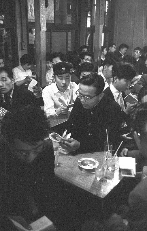 eye：新宿 激変の63年 喧騒とぬくもりと [写真特集14/17] | 毎日新聞