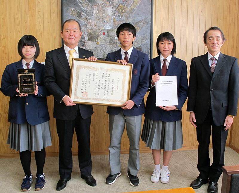 教える育む学び合う 新宮市立城南中学校 きのくに教育賞 を受賞 教師 生徒 保護者一体に 和歌山 毎日新聞