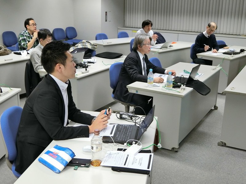 社会人大学院ではミドル世代が増えてきた=東京都港区のKIT虎ノ門大学院