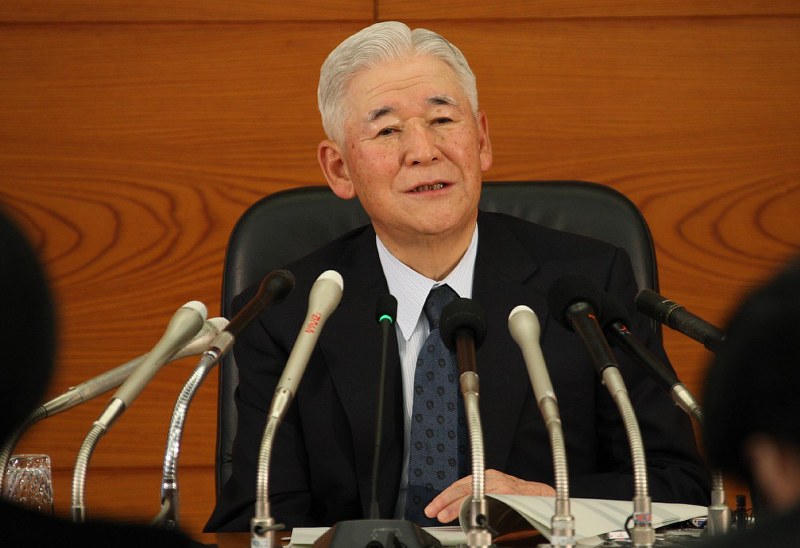 金融政策決定会合後に記者会見する福井俊彦日銀総裁=日銀本店で2007年11月13日、平田明浩撮影