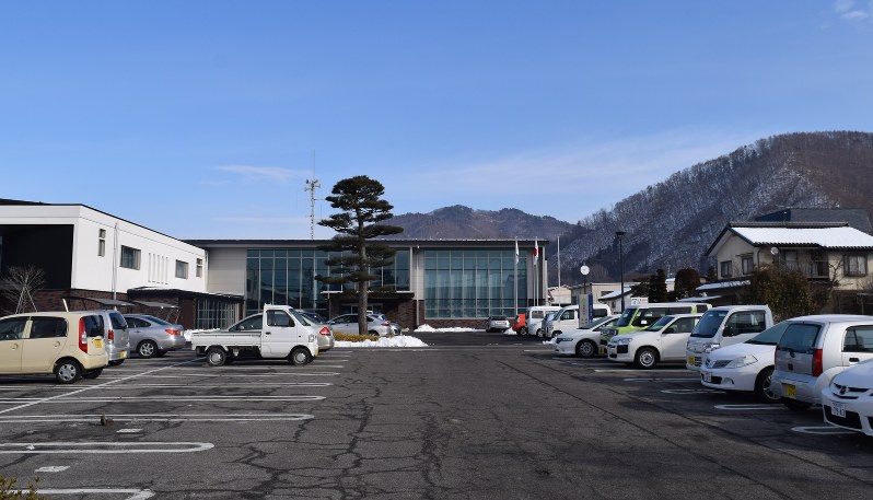 かつて明科製材所があった安曇野市役所明科支所=安曇野市で