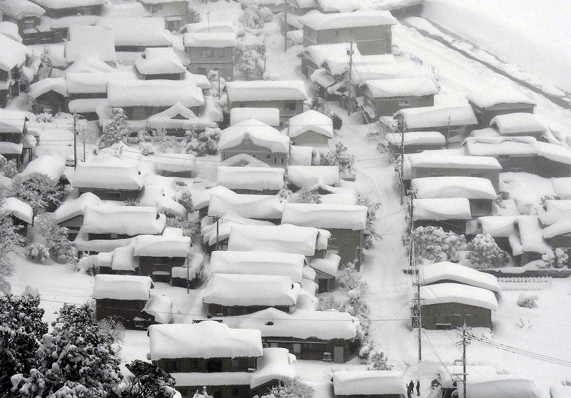 大雪：福井、1200台24時間超立ち往生 富山でも死者 [写真特集7/6