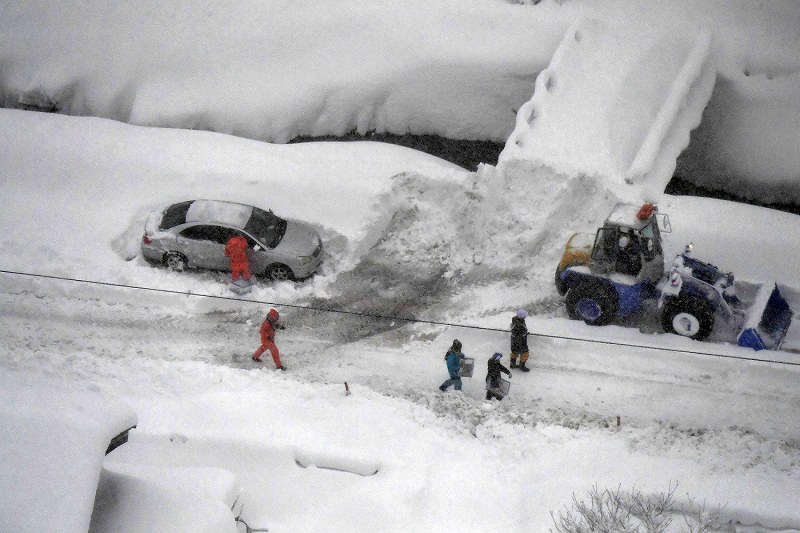 大雪：福井、1200台24時間超立ち往生 富山でも死者 [写真特集5/6