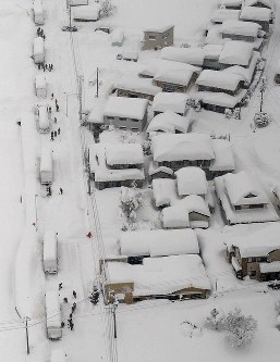 大雪：福井、1200台24時間超立ち往生 富山でも死者 [写真特集7/6