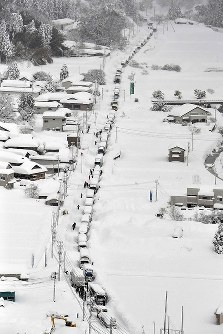 大雪：福井、1200台24時間超立ち往生 富山でも死者 [写真特集7/6