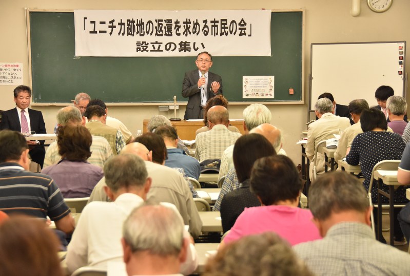 ユニチカの跡地売却を巡り住民監査請求することを決めた「市民の会」設立の集い=豊橋市の旧生活家庭館集会室で2016年5月22日、吉富裕倫撮影