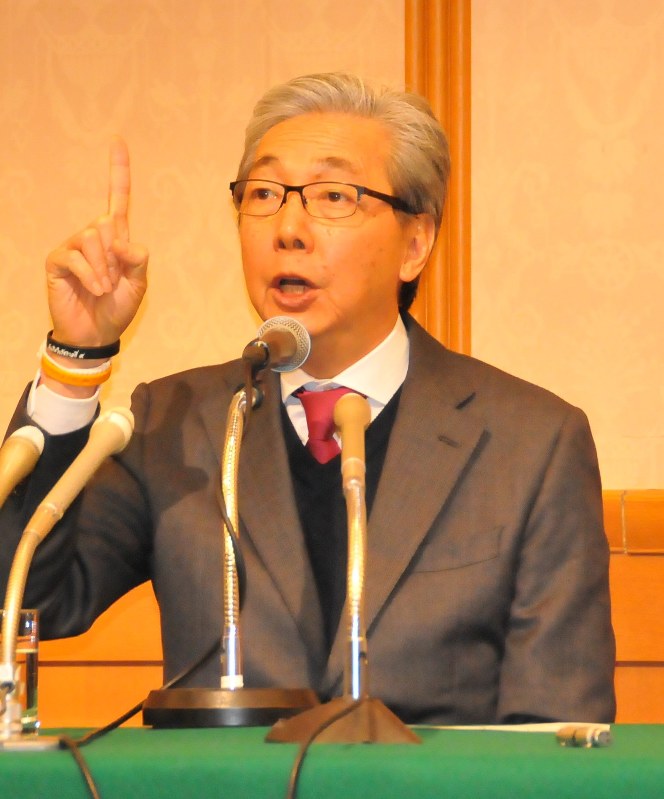 総領事館について説明するソムキット副首相