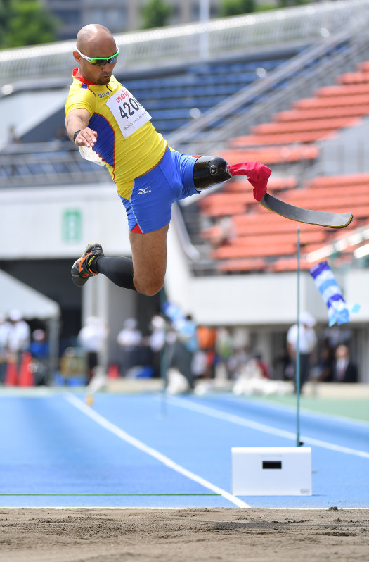 パラ陸上走り幅跳びの山本。平昌ではスノーボード日本代表に選ばれた=宮間俊樹撮影
