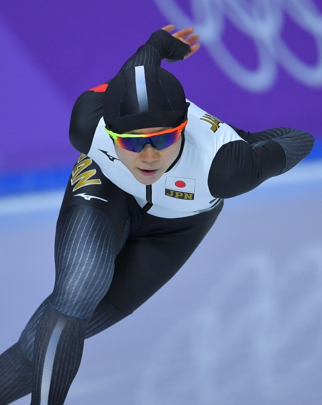 女子1500メートルを滑る高木美=手塚耕一郎撮影