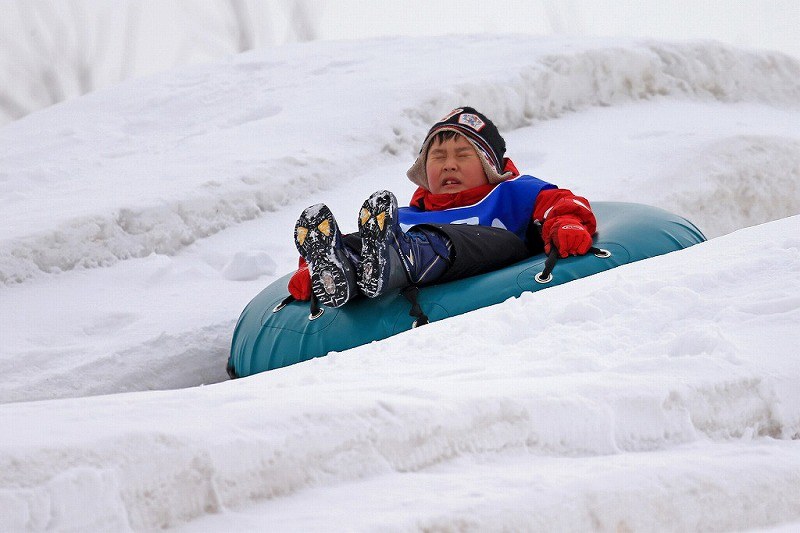 フォトスクランブル：さっぽろ雪まつり、あすまで 歓声と笑顔