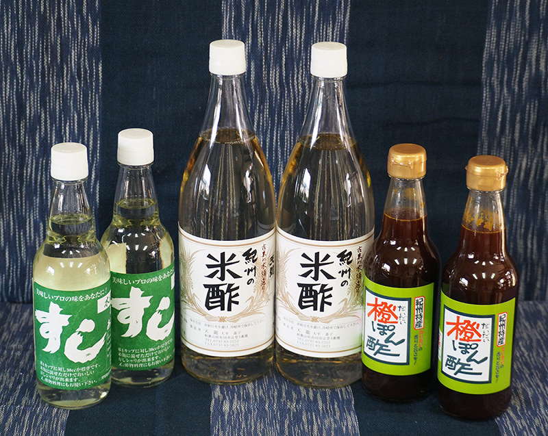 お酢屋「天龍」の紀州の米酢など(和歌山県有田市)=山成孝治撮影