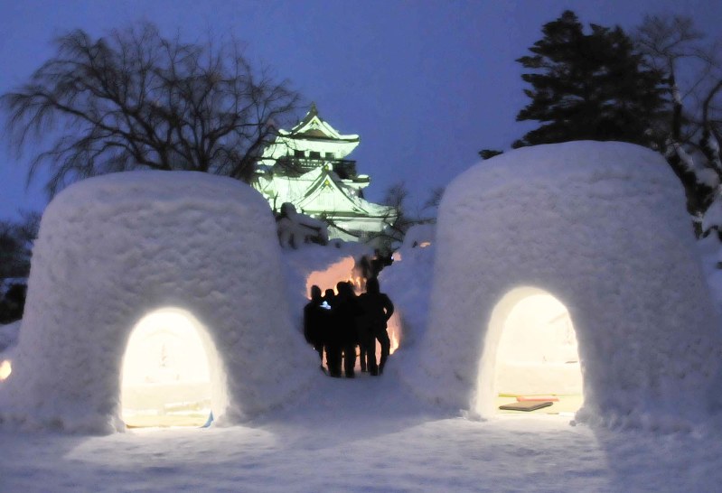 かまくら よってたんせー 横手に幻想の光 秋田 毎日新聞