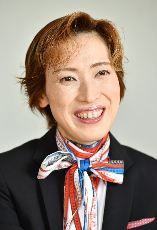 OSK日本歌劇団トップスターの高世麻央さん=猪飼健史撮影