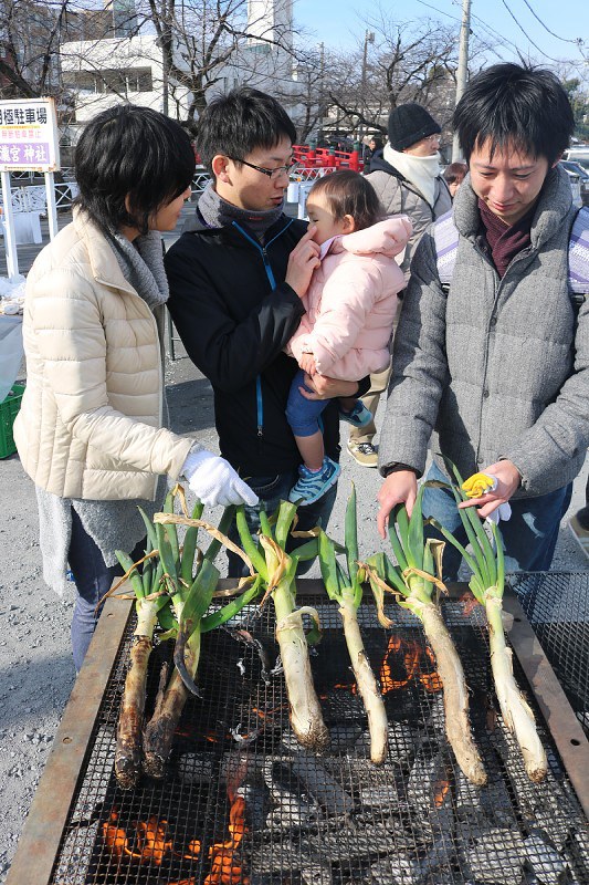 ぐるっと首都圏 食べる つながる 埼玉 深谷 深谷ネギ 豪快な 一本焼き 好評 甘みとうまみ 口いっぱい 東京 毎日新聞