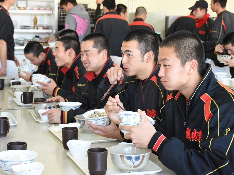 翔べウイングス １８センバツ創成館 第１部 創成館野球 ６ 寮で育む一体感 長崎 毎日新聞